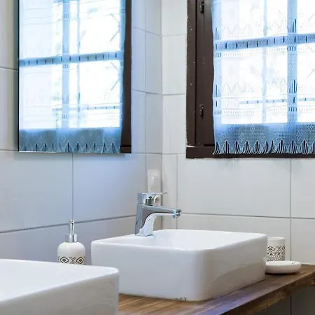 Typical Apartment With A Big Swiming Pool And A View Toward The Pyrenees * Souraïde