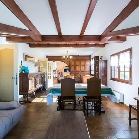 Typical Apartment With A Big Swiming Pool And A View Toward The Pyrenees Apartament *