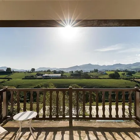 Apartament Typical Apartment With A Big Swiming Pool And A View Toward The Pyrenees Souraïde