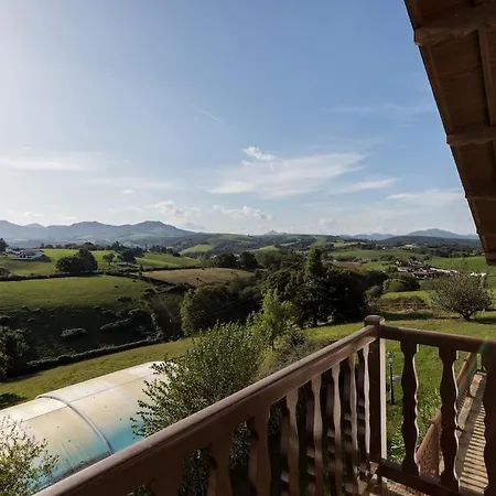 Typical Apartment With A Big Swiming Pool And A View Toward The Pyrenees Apartament