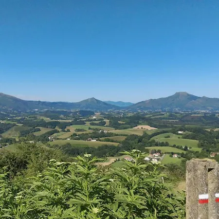 Typical Apartment With A Big Swiming Pool And A View Toward The Pyrenees Apartament Souraïde