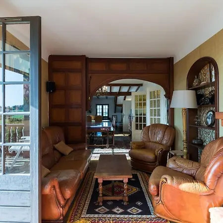 Typical Apartment With A Big Swiming Pool And A View Toward The Pyrenees Apartament *