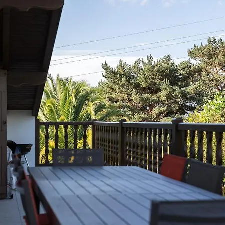 Typical Apartment With A Big Swiming Pool And A View Toward The Pyrenees Apartament *