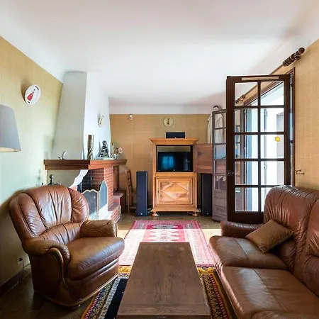 Apartament Typical Apartment With A Big Swiming Pool And A View Toward The Pyrenees Souraïde