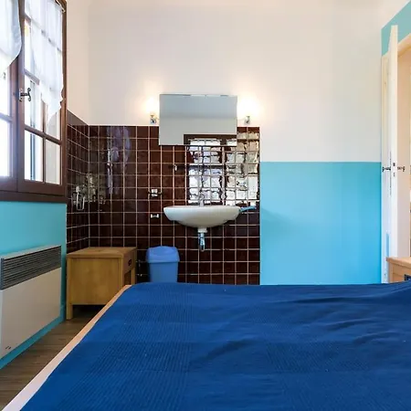 Typical Apartment With A Big Swiming Pool And A View Toward The Pyrenees Apartament *